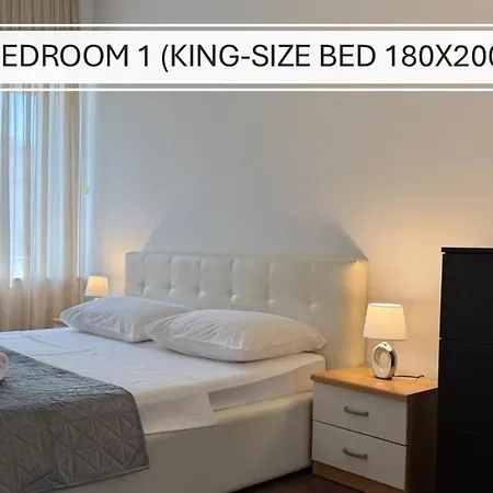 Apartmán Petrus Superior - Spacious Three-room - Prestigious Location Near Diocletian's Palace And Bacvice - The Restaurants Within Walking Distance - Free Parking Provided