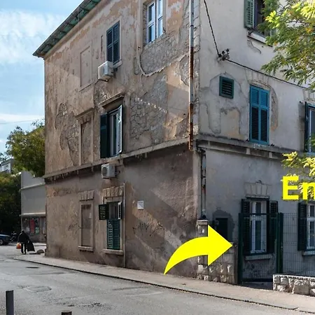 Petrus Superior - Spacious Three-room - Prestigious Location Near Diocletian's Palace And Bacvice - The Restaurants Within Walking Distance - Free Parking Provided * Split