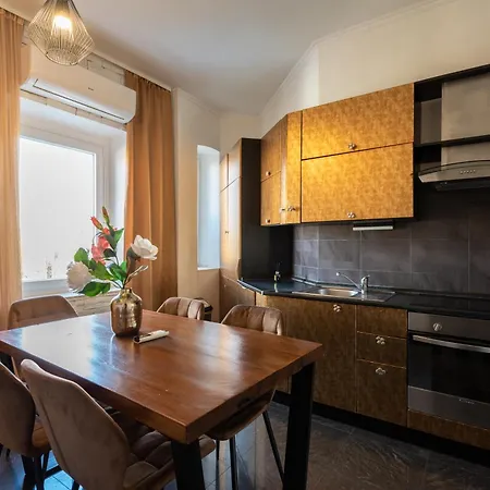 Petrus Superior - Spacious Three-room - Prestigious Location Near Diocletian's Palace And Bacvice - The Restaurants Within Walking Distance - Free Parking Provided Apartman