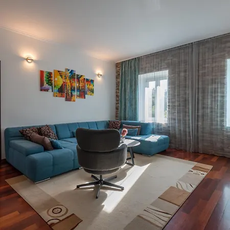 Apartman Petrus Superior - Spacious Three-room - Prestigious Location Near Diocletian's Palace And Bacvice - The Restaurants Within Walking Distance - Free Parking Provided