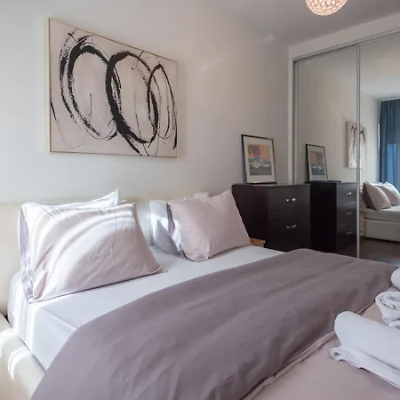 Petrus Superior - Spacious Three-room - Prestigious Location Near Diocletian's Palace And Bacvice - The Restaurants Within Walking Distance - Free Parking Provided * Split