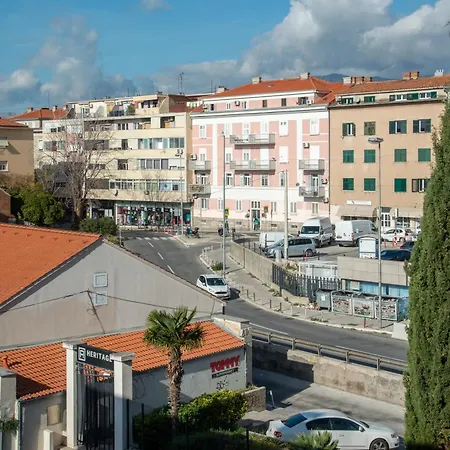 Petrus Superior - Spacious Three-room - Prestigious Location Near Diocletian's Palace And Bacvice - The Restaurants Within Walking Distance - Free Parking Provided Apartman