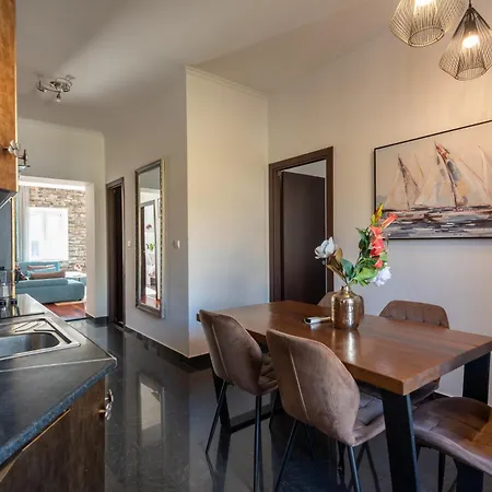 Apartman Petrus Superior - Spacious Three-room - Prestigious Location Near Diocletian's Palace And Bacvice - The Restaurants Within Walking Distance - Free Parking Provided