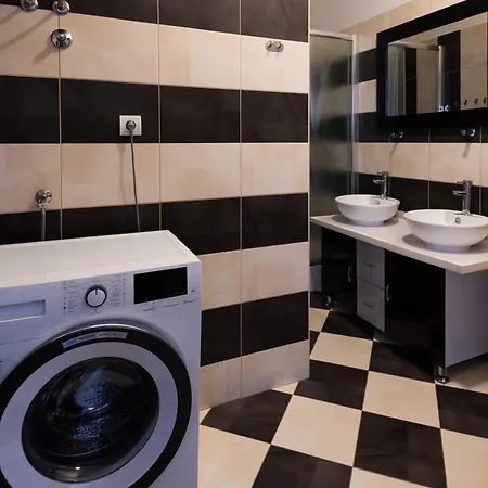 Petrus Superior - Spacious Three-room - Prestigious Location Near Diocletian's Palace And Bacvice - The Restaurants Within Walking Distance - Free Parking Provided Apartman Split