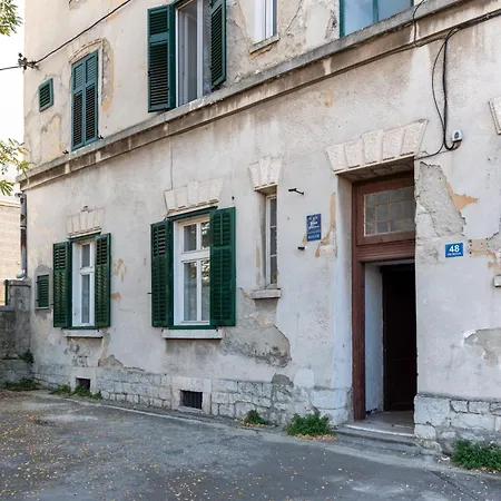 Petrus Superior - Spacious Three-room - Prestigious Location Near Diocletian's Palace And Bacvice - The Restaurants Within Walking Distance - Free Parking Provided Apartman Split