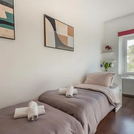 Petrus Superior - Spacious Three-room - Prestigious Location Near Diocletian's Palace And Bacvice - The Restaurants Within Walking Distance - Free Parking Provided Apartman