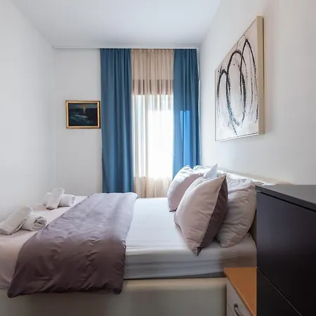 Petrus Superior - Spacious Three-room - Prestigious Location Near Diocletian's Palace And Bacvice - The Restaurants Within Walking Distance - Free Parking Provided Apartman