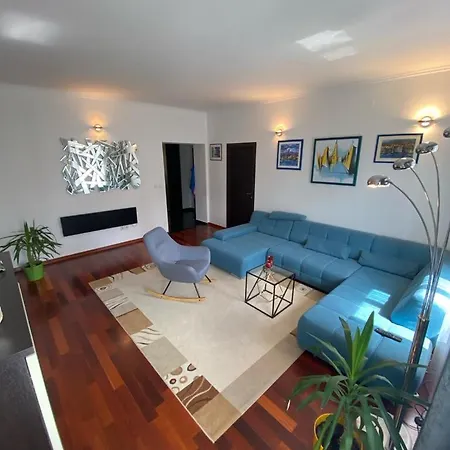 Apartment Petrus Superior - Spacious Three-room - Prestigious Location Near Diocletian's Palace And Bacvice - The Restaurants Within Walking Distance - Free Parking Provided Split