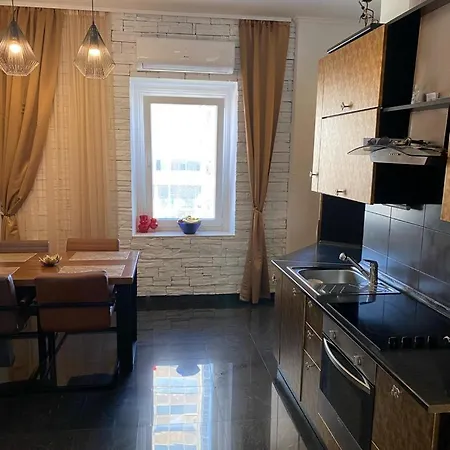 Apartment Petrus Superior - Spacious Three-room - Prestigious Location Near Diocletian's Palace And Bacvice - The Restaurants Within Walking Distance - Free Parking Provided