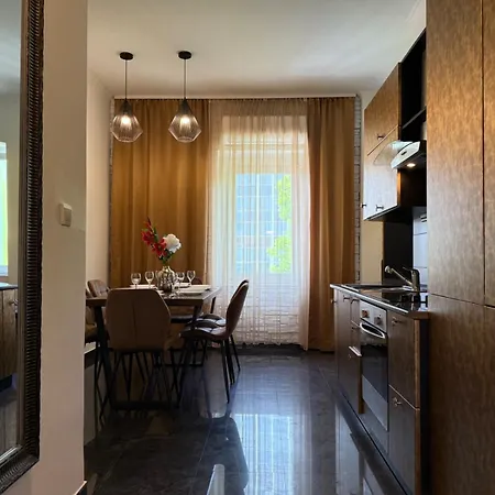 Petrus Superior - Spacious Three-room - Prestigious Location Near Diocletian's Palace And Bacvice - The Restaurants Within Walking Distance - Free Parking Provided Apartment Split
