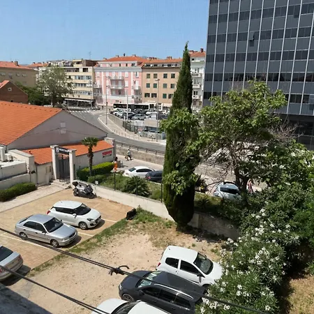 Petrus Superior - Spacious Three-room - Prestigious Location Near Diocletian's Palace And Bacvice - The Restaurants Within Walking Distance - Free Parking Provided Split