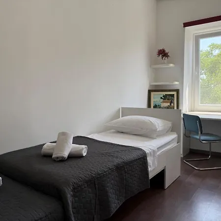 Apartment Petrus Superior - Spacious Three-room - Prestigious Location Near Diocletian's Palace And Bacvice - The Restaurants Within Walking Distance - Free Parking Provided *
