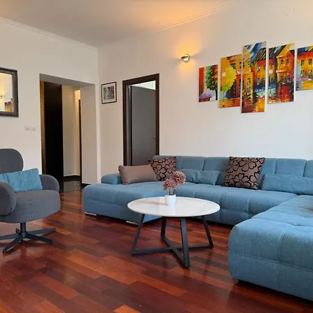 Apartment Petrus Superior - Spacious Three-room - Prestigious Location Near Diocletian's Palace And Bacvice - The Restaurants Within Walking Distance - Free Parking Provided Split