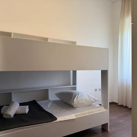 Petrus Superior - Spacious Three-room - Prestigious Location Near Diocletian's Palace And Bacvice - The Restaurants Within Walking Distance - Free Parking Provided * Split