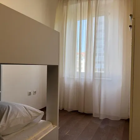 Apartment Petrus Superior - Spacious Three-room - Prestigious Location Near Diocletian's Palace And Bacvice - The Restaurants Within Walking Distance - Free Parking Provided *