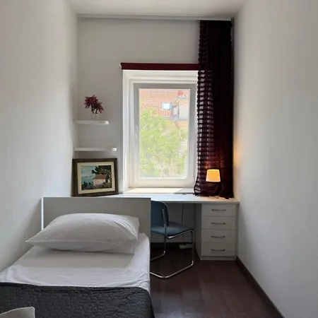 Apartment Petrus Superior - Spacious Three-room - Prestigious Location Near Diocletian's Palace And Bacvice - The Restaurants Within Walking Distance - Free Parking Provided *