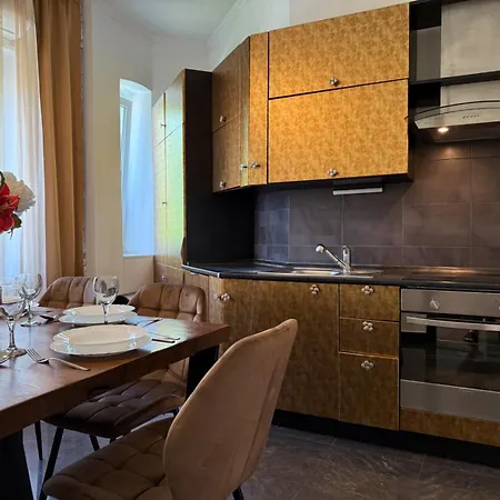 Petrus Superior - Spacious Three-room - Prestigious Location Near Diocletian's Palace And Bacvice - The Restaurants Within Walking Distance - Free Parking Provided Apartment Split