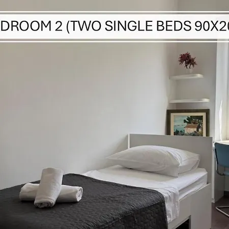 Apartment Petrus Superior - Spacious Three-room - Prestigious Location Near Diocletian's Palace And Bacvice - The Restaurants Within Walking Distance - Free Parking Provided